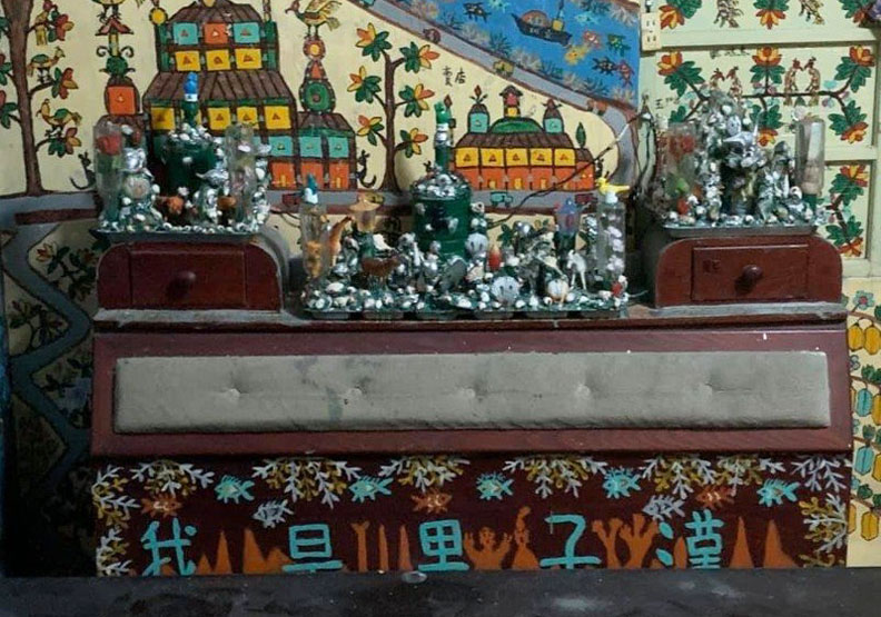 宜蘭縣頭城鎮一處三樓透天厝老宅,驚見李姓屋主遺作,有大幅壁畫,還有泥塑。于姓民眾提供