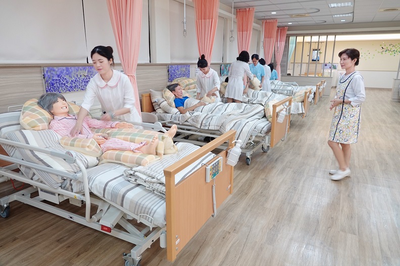 輔英科大高照中心失智失能照顧實訓教室。