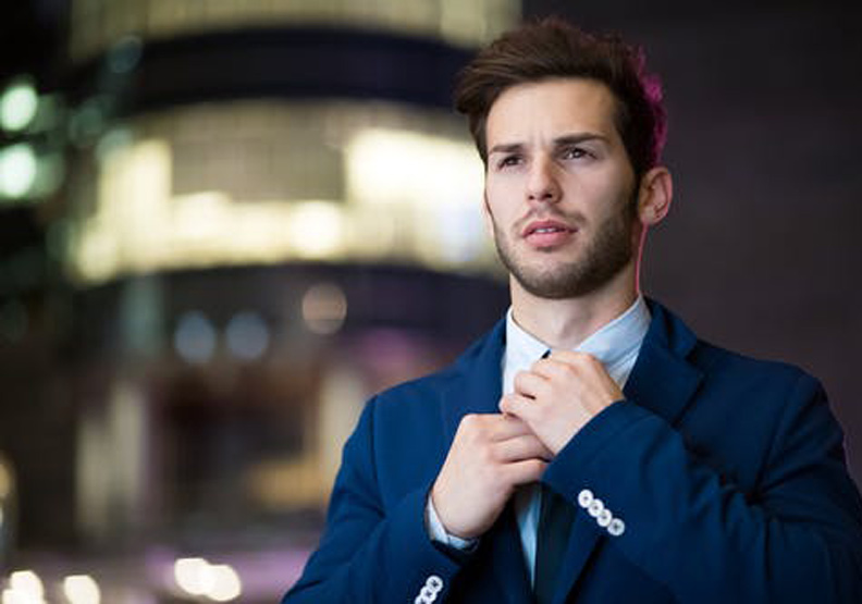 講者的穿著對觀眾的觀感影響甚鉅。取自pexels