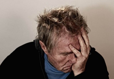 「中年危機」真的存在！研究證實：人生47歲時最悲慘