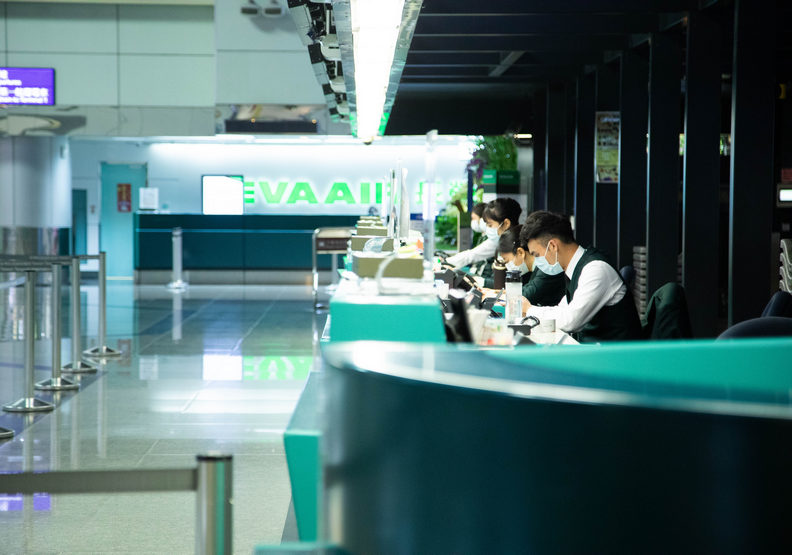 原先應該熱鬧的桃園機場,如今卻異常的冷清