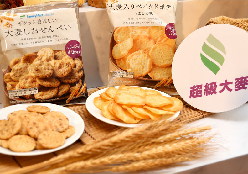 全家超級大麥相關零食。張智傑攝