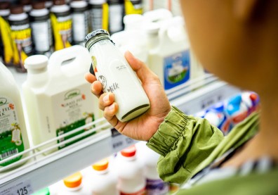 低脂鮮乳營養變少，還摻澱粉？徹底打破常見 4 大迷思