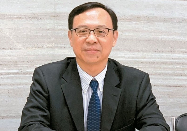 台出現首起院內感染，醫事司司長石崇良：醫護人員應比口罩更受重視