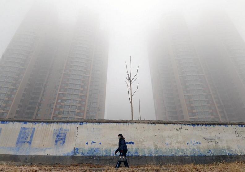 封城前，中國大城的天色往往是這般景象