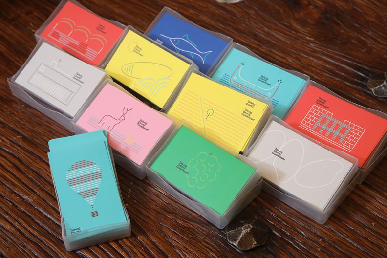 用簡約線條和亮眼純色展現地方故事的台東縣政府名片。