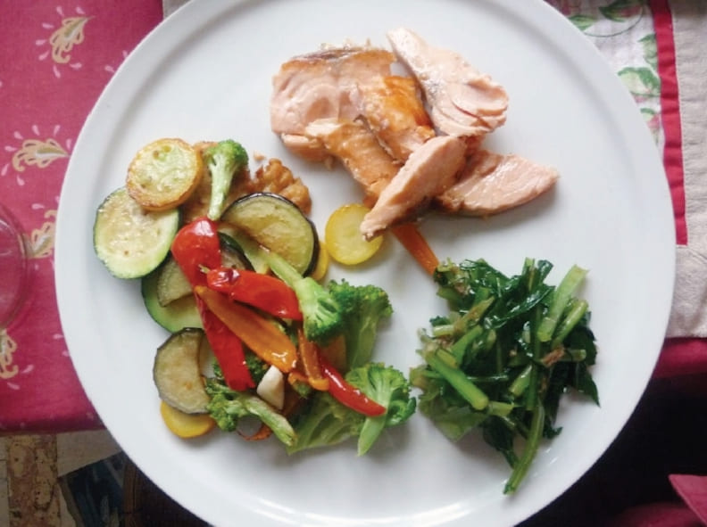 不吃米飯,可以吃肉類、海鮮或蔬菜的食物。