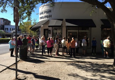 週末不開門！美國這間餐廳有什麼能耐大排長龍？