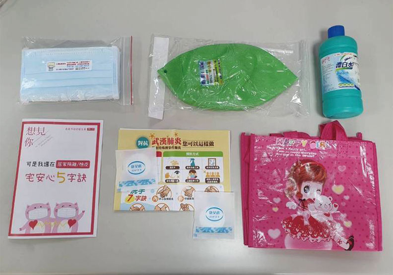 嘉義市政府對於居家檢疫、居家隔離民眾,提供防疫安心包,包括14片口罩、漂白水、平安皂、運動彈力球、健康肌力操影片連結。嘉義市政府提供