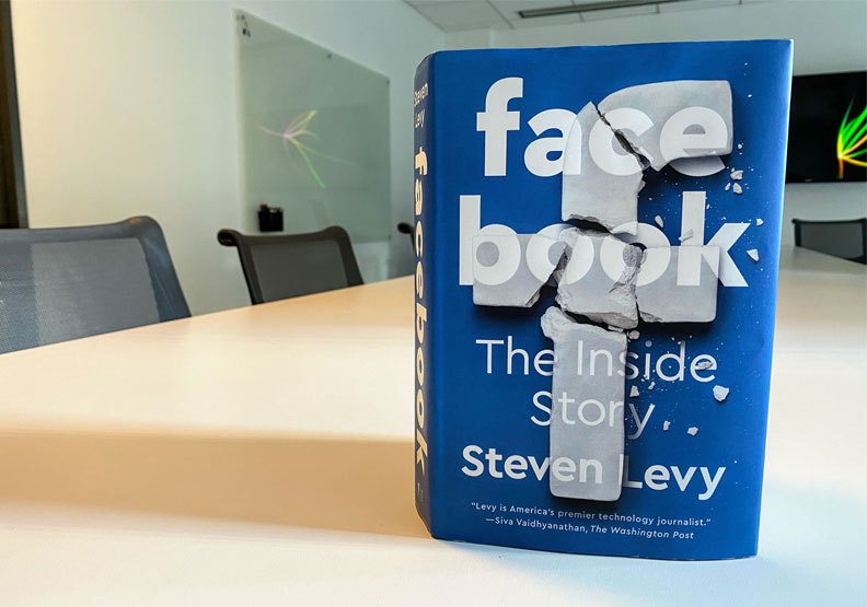 史蒂文.列維(Steven Levy)新書《臉書:內幕故事》(Facebook:The Inside Story)。取自@verge twitter