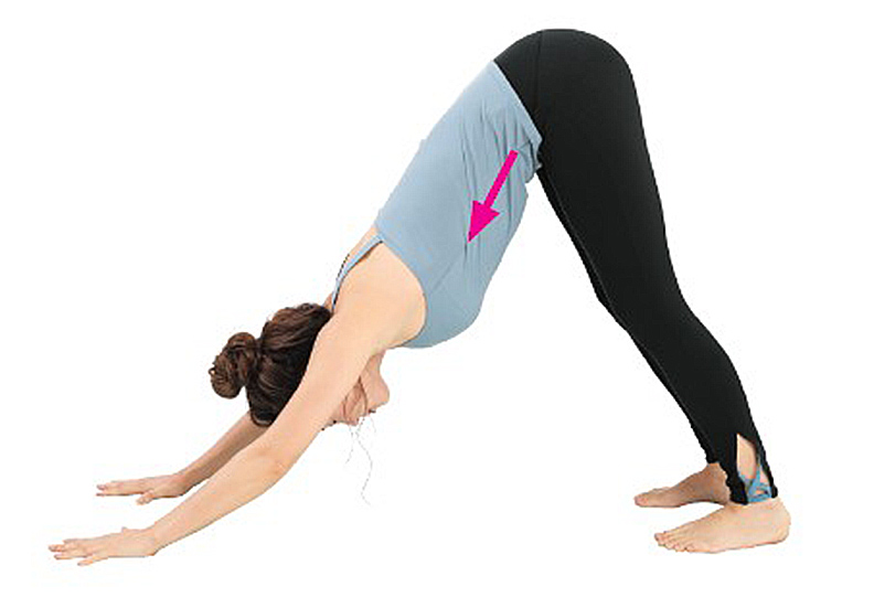 透過這個姿勢可以讓胃腸原本的重力方向改變,幫助內臟回到正確的位置。