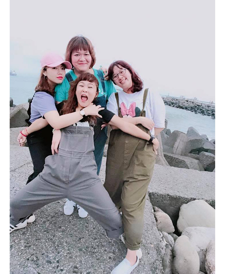 雖然社交軟體發達,但記得還是要定時約朋友出門見面。