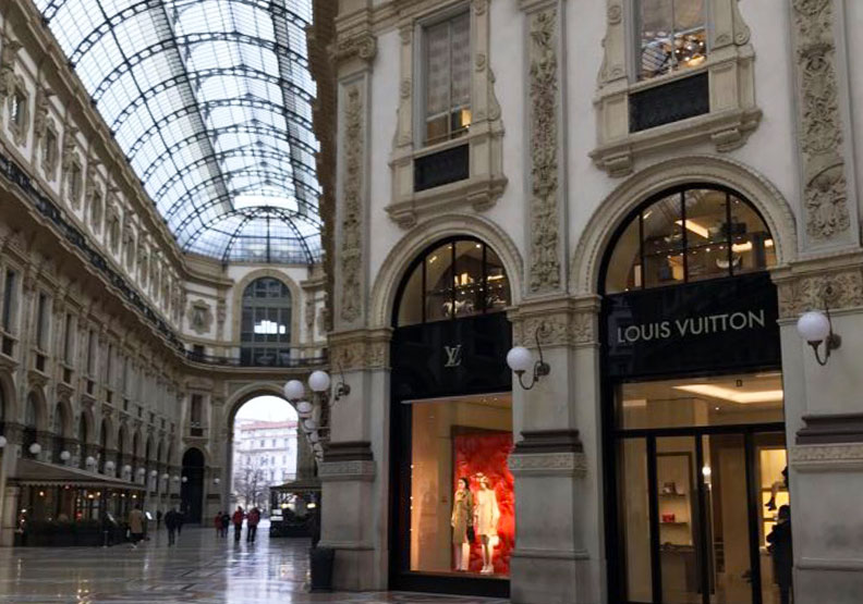 新冠肺炎重創義大利精品時裝產業。取自@RUMAANSHAIKH twitter