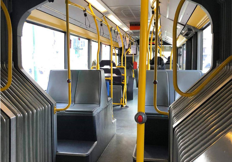 義大利宣布封區前大眾交通工具尖峰時段的狀況。受訪者Yin提供