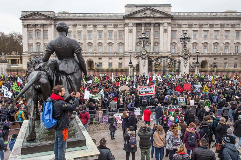 反抗滅絕標榜簡單操作和跨國串連模式,有效擴大了整體傳播效益。(圖片來源:反抗滅絕臉書)
