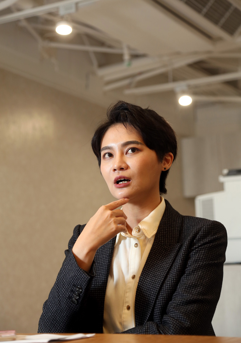 她不認為自己「勇敢」,而是有能力回擊,這些舉動也是為了無法替自己討公道的人發聲。