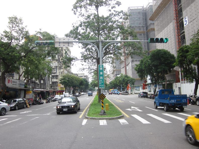 5G需要的大量基地台和基礎建設,往後極可能透過「智慧路燈」搭載。(圖片取自台北市政府)