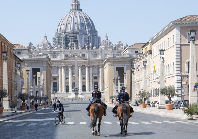 正在巡邏的義大利警察