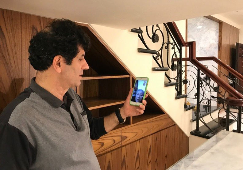 伊朗人艾芬夏殷每天透過通訊軟體關心伊朗家人,憂心到失眠。艾芬夏殷提供