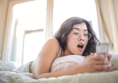 起床就想滑手機！生活心理學 ：你是否重視他人大過於自己？