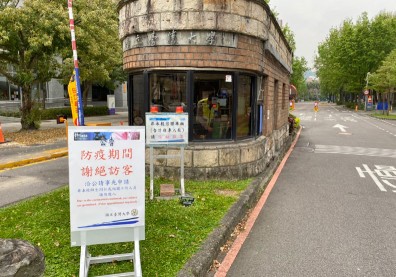 居民頻抗議、學生不領情，台大防疫超前部署軟封校，招誰惹誰？