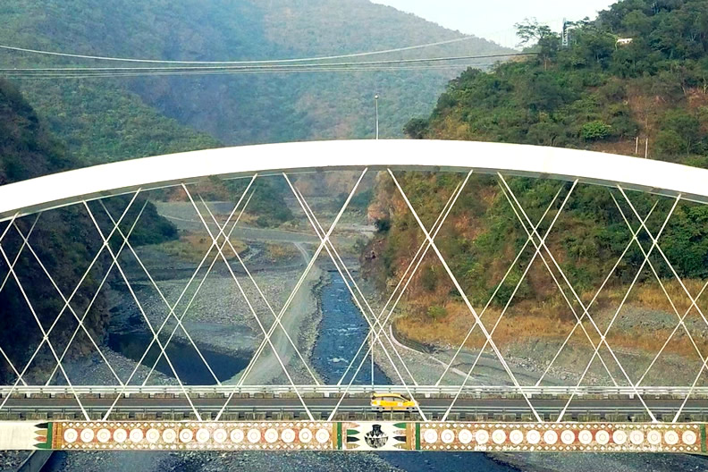 高雄市公車式小黃深入偏鄉，讓偏鄉居民能夠快樂的出門，平安的回家。