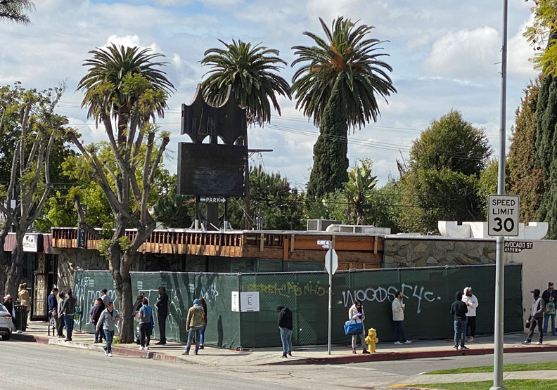 保持社交距離能減緩病毒傳播速度。取自@franklinleonard twitter