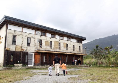 台東書屋父子傳承 翻轉黑孩子宿命