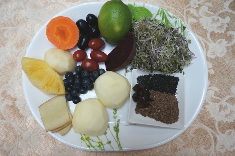 早餐蔬果汁的材料。
