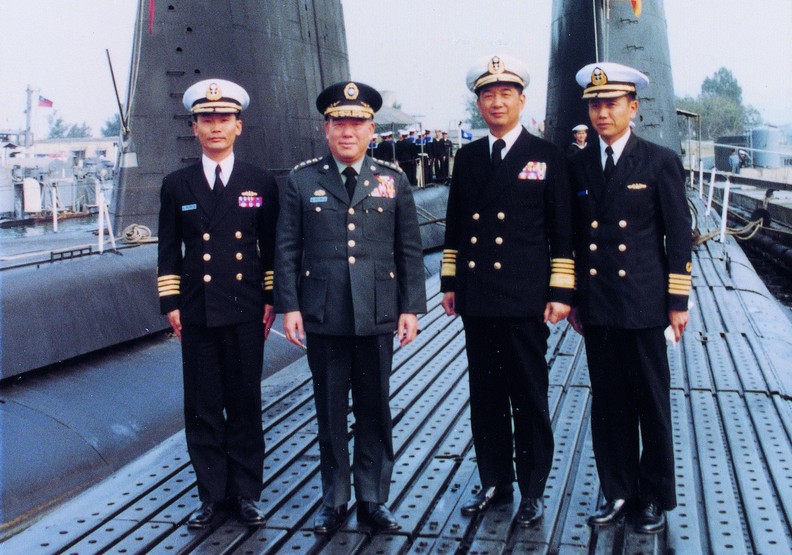 1982年1月視察高雄左營海軍
