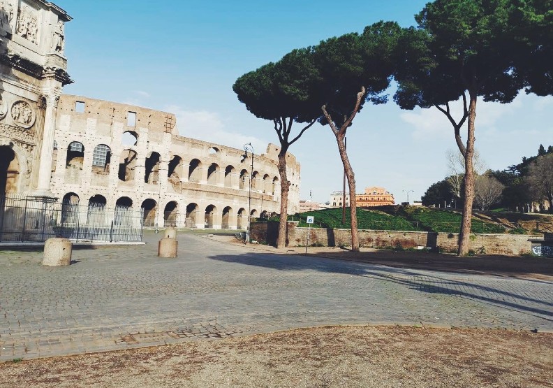 義大利著名的旅遊勝地「羅馬競技場」,如今因疫情人潮稀少、場景冷清。左安妮(Anni Tso)提供