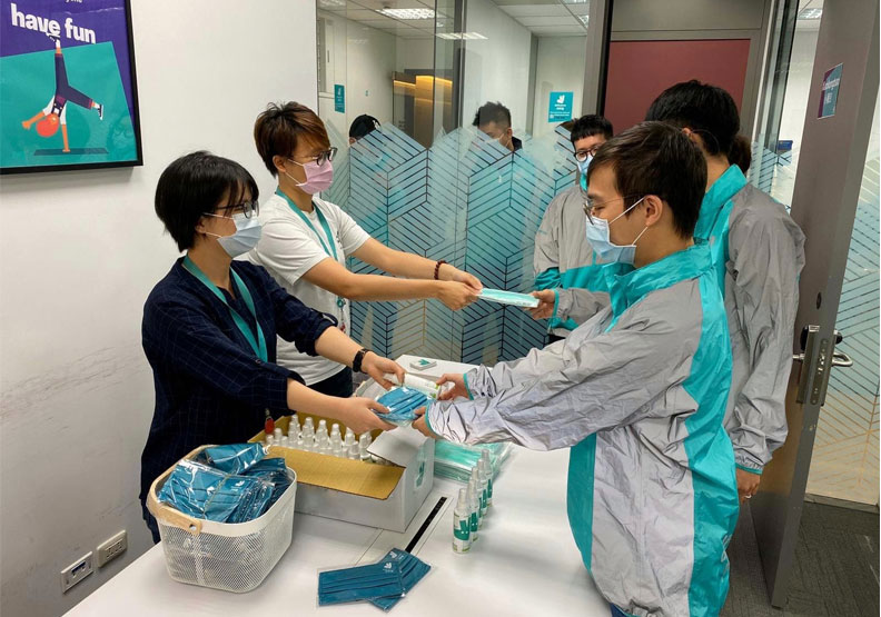 戶戶送發放千份口罩給外送夥伴。戶戶送提供