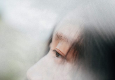 從責任中學習，與自己和解！三明治世代的「微笑憂鬱」