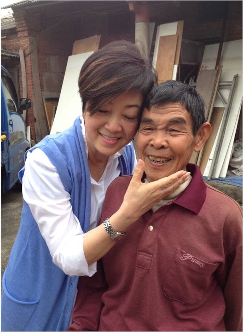 張淑芬不僅是台灣半導體教父夫人,更身兼台積電慈善基金會董事長,她帶領團隊深入社會每個角落,持續善播愛與溫暖。