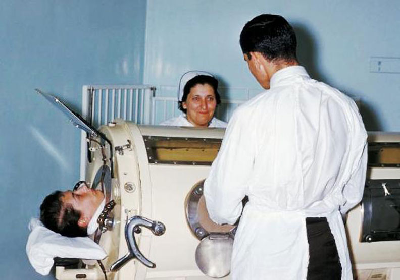 傳統負壓呼吸器（NPV），俗稱鐵肺。取自wikipedia