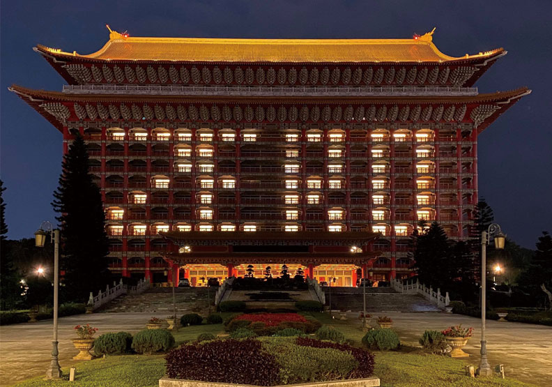圖／圓山飯店，以空房間亮燈的方式，排成「ZERO」（零），表示「零確診」。取自圓山大飯店臉書