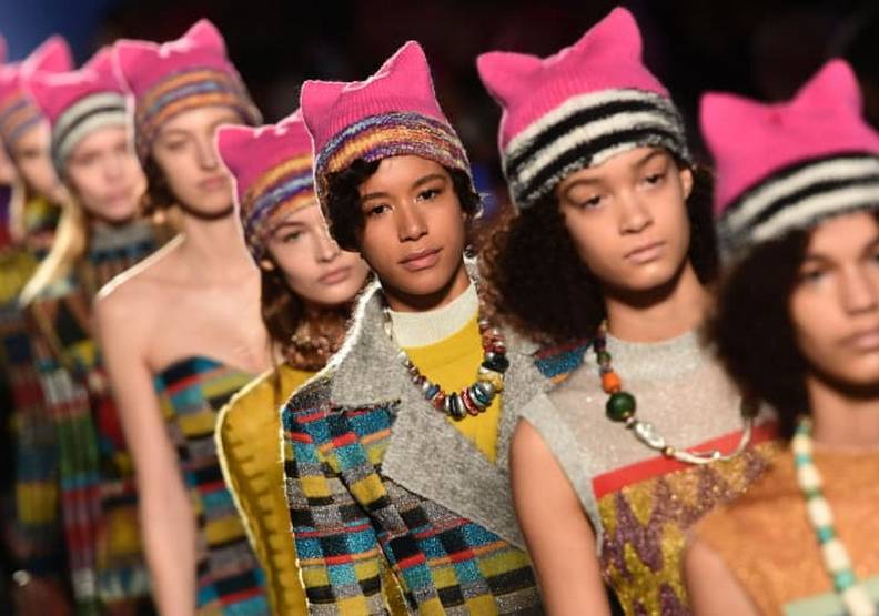 在美國流行的Pussyhat運動元素站上時尚伸展台