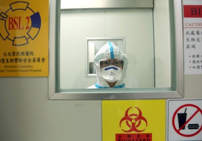 拆解「病毒未爆彈」...防疫前線醫檢師身心壓力大、選擇不回家