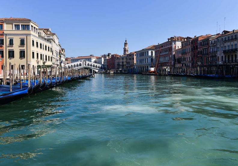 威尼斯運河清澈見底