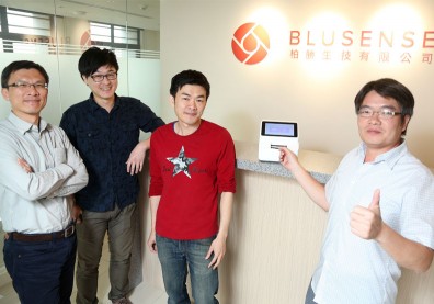 【抗疫商機】光碟機工程師第二春！11人跨業開發出12分鐘快篩