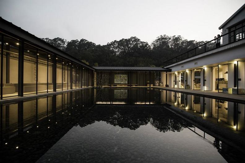 2013年落成的大溪老茶廠,讓曾志偉的名號開始在建築界傳開。(圖片提供:自然洋行)