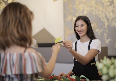 節約悖論：為何愈節約愈窮，愈消費卻會愈富有？