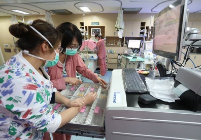 地區醫院一位護理師要照顧15位病人！原來我們禁不起社區大流行