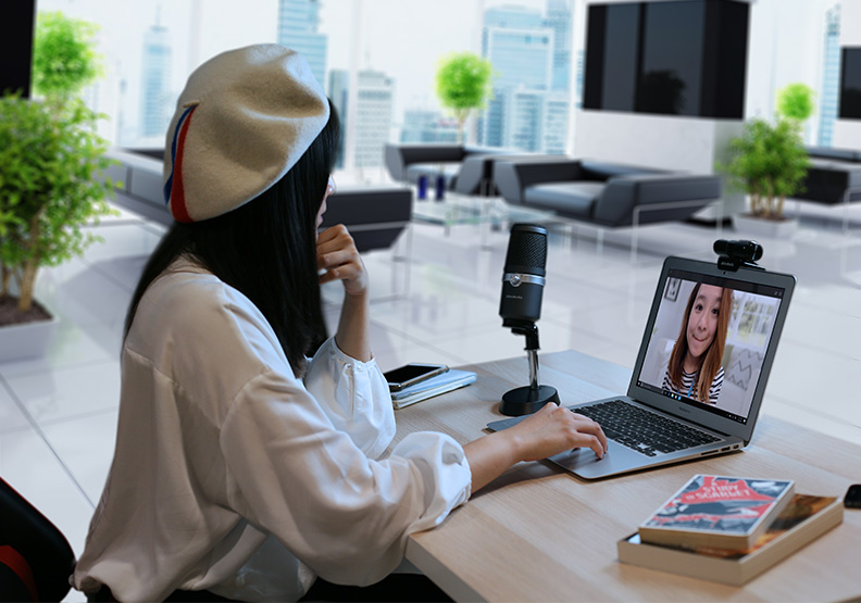 解決遠距辦公「見不到人」問題,主管掌握部屬工作進度,跨國會議有效進行,都得仰賴視訊會議設備建設是否到位。