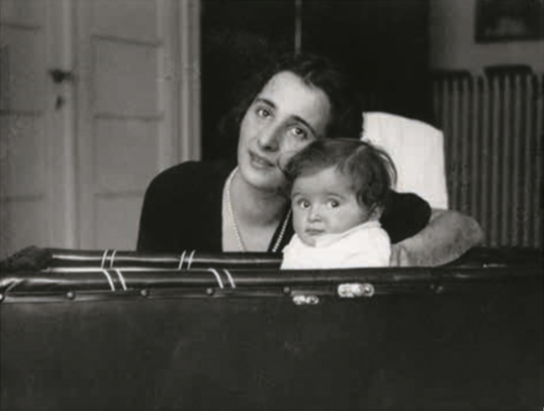 小時候的理察與他母親。原點出版提供