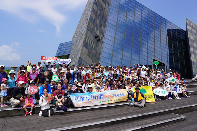 國泰集團致力於ESG、CSR的實踐。國泰金控提供