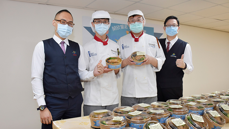 台灣大車隊秉持企業社會責任的初衷,與開平餐飲學校的學生們,一同將愛心無價的公益餐盒送達辛苦的醫護人員們手中。