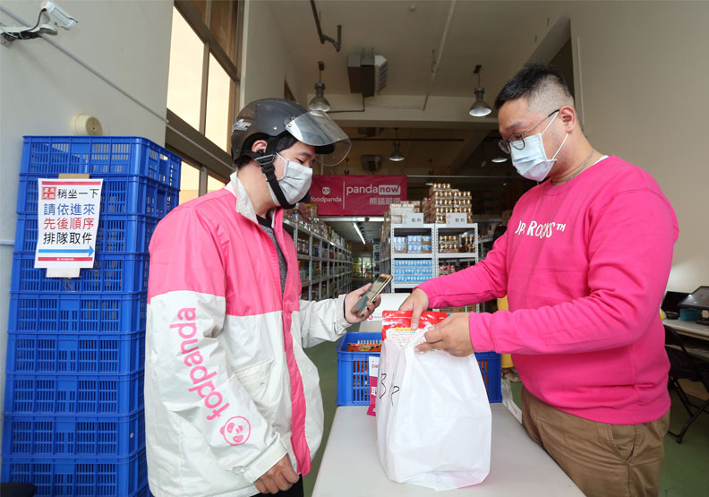 foodpanda為所有年齡層常用第1名，且18到25歲、36到45歲使用度超過77%。張智傑攝
