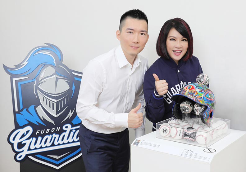 翁美慧的兒子蔡承儒(左)。富邦藝術基金會提供