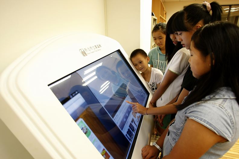 數位科技和網路平台不僅改變人們的閱讀習慣,也產生了不少副作用。